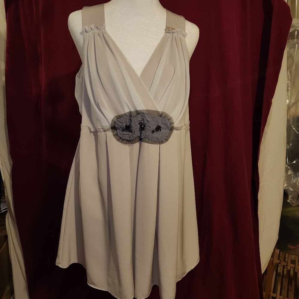 Simply Vera Wang dressy sleevless top.